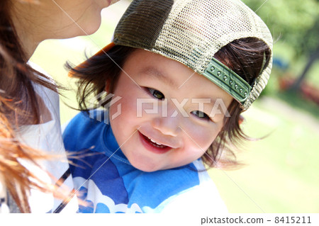 Children hugged in Mama Children hugged in Mama 8415211