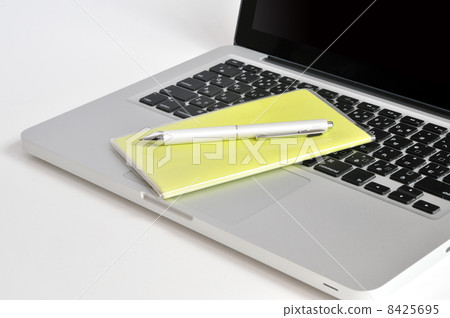 Laptop computer and notepad 8425695