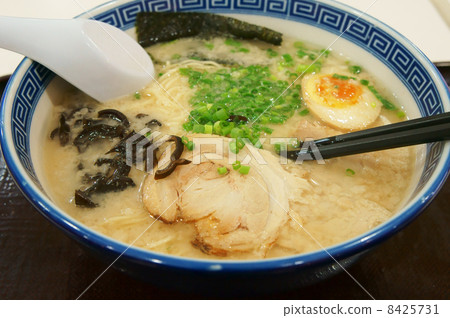Delicious Tonkotsu Ramen 8425731