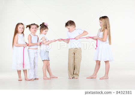 Five strained little children in white clothes draw over pink ro 8432381