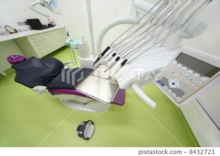 Empty dental clinic. Chair for patient and drill for dentist (ti 8432721