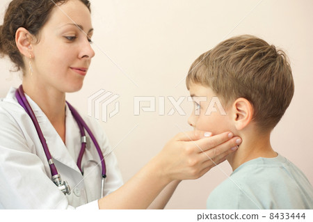 Doctor checks little boy lymph nodes, focus on boy Doctor checks little boy lymph nodes, focus on boy 8433444