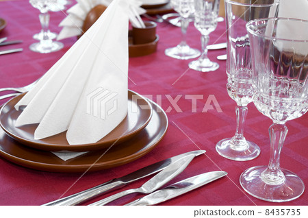 restaurant laid table 8435735
