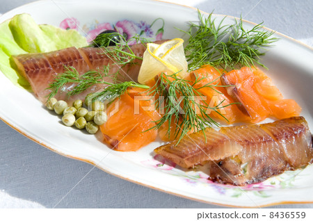 smoked salmon and herring 8436559