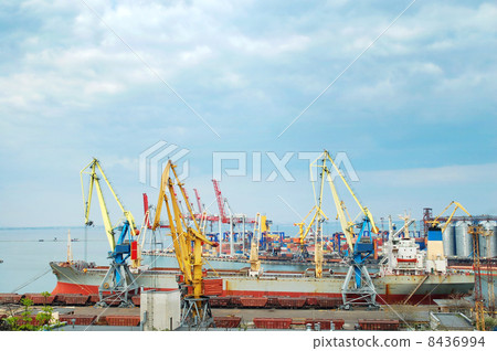 Freight port 8436994