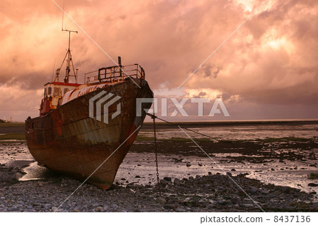 Old fishing boat on the empty beach Old fishing boat on the empty beach 8437136