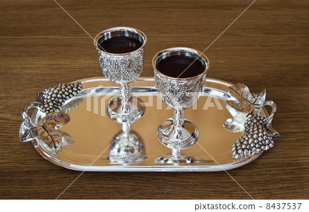 glass and tray 8437537