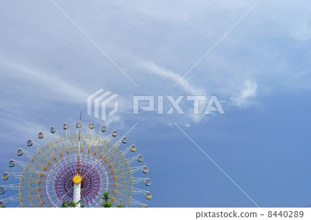 Ferris wheel of amusement park 8440289