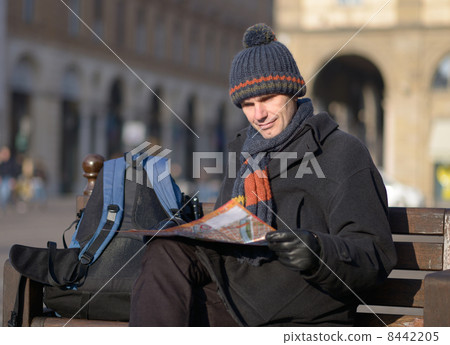 Tourist with city plan Tourist with city plan 8442205