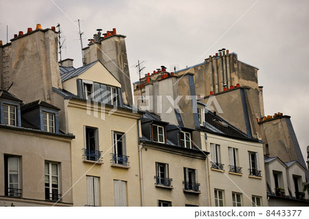 House in Paris 8443377
