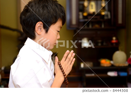 Praying hand 8444308