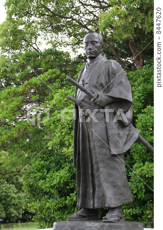 Takasugi Shinzo statue 8447620