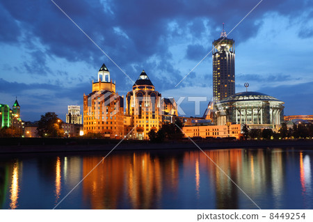 Office complex on Shluzovaya waterfront (River House) and House Office complex on Shluzovaya waterfront (River House) and House 8449254