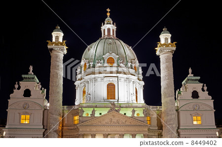 St. Charles church at night in Austria, Viena St. Charles church at night in Austria, Viena 8449402