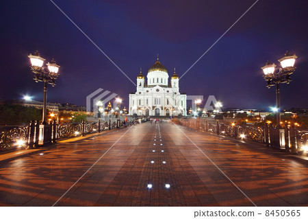 Orthodox Cathedral of Christ Savior at night, Moscow, Russia. 8450565