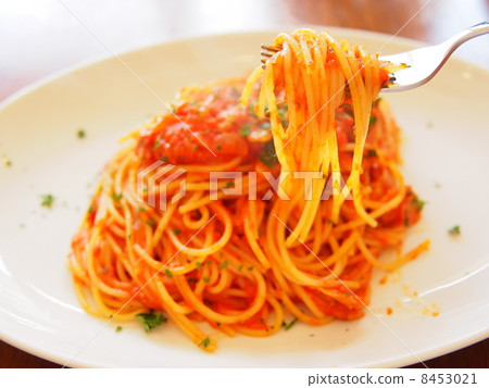 金槍魚和洋蔥番茄醬意大利面 8453021