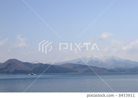 Lake Tazawa and Akita Komagatake 8453911