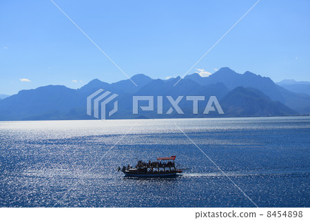 Trip boat in the sea 8454898