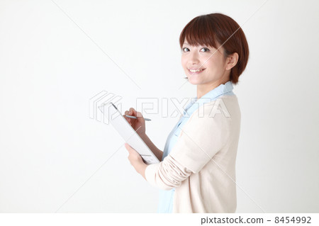 Nurse who is healthy and gentle 8454992