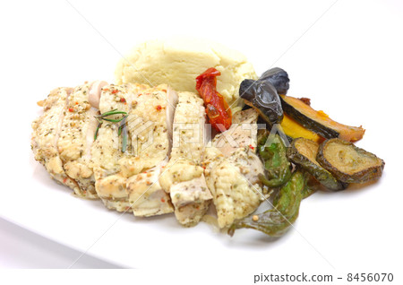 Delicious grilled chicken and vegetables Delicious grilled chicken and vegetables 8456070