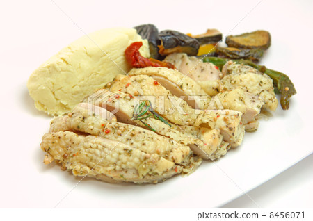 Delicious grilled chicken and vegetables Delicious grilled chicken and vegetables 8456071