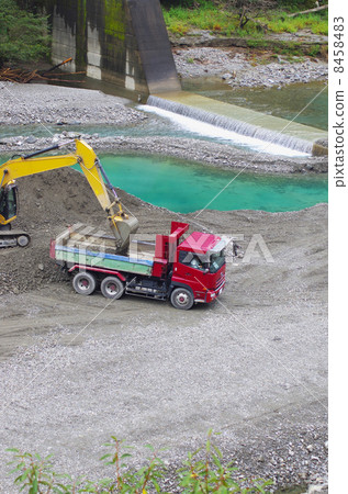 Removal of incoming earth and sand filling the dam 8458483