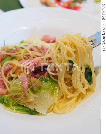 Raw ham and summer lettuce peperoncino Raw ham and summer lettuce peperoncino 8475798