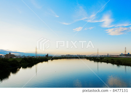 Arakawa at dusk and scenery reflected on the river Arakawa at dusk and scenery reflected on the river 8477131