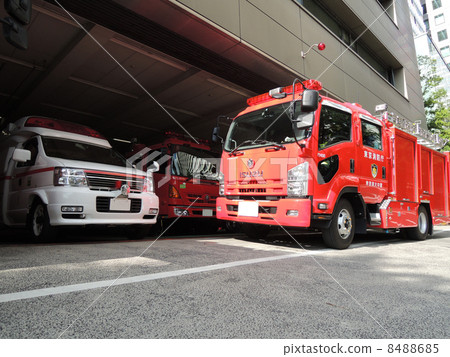 Fire engine and ambulance to wait 8488685