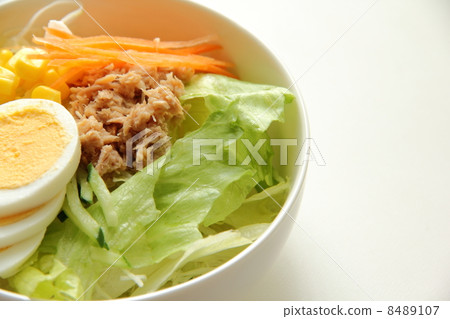 Tuna salad 8489107