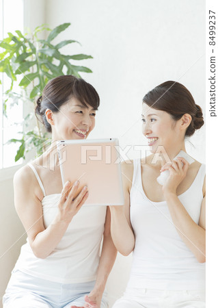 Two generations beauty Two generations beauty 8499237