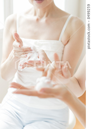 Two generations beauty Two generations beauty 8499259