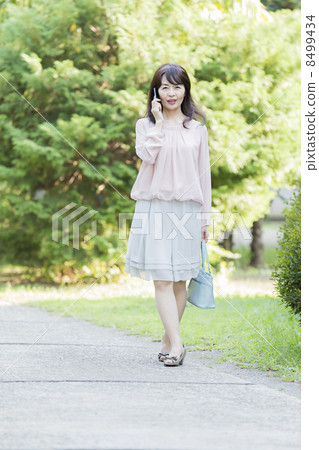 Two generations beauty 8499434