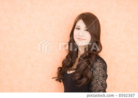 年輕的女士 8502387