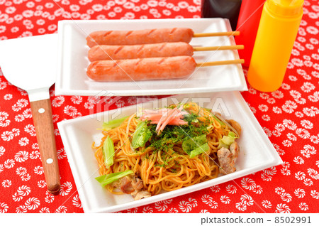 Images of freshly baked soba noodles and Frankfurt. 8502991