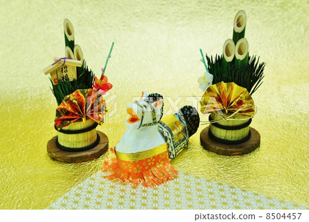 新年賀卡2014·手工日本紙裝飾馬匹和兩個邀請Fudomatsu·Kanihisa和大麻葉子圖案日本紙張背側位置·明信片比例 8504457