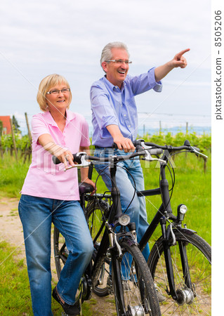 Seniors exercising with bicycle 8505206