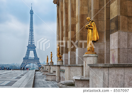 view from Trocadero on Eiffel tower, Paris 8507097