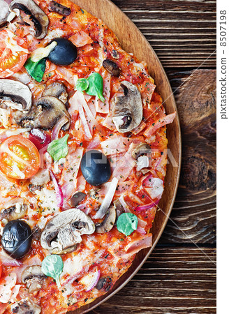 pizza with mushrooms and cheese 8507198