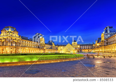 PARIS - SEPTEMBER 17. Glass pyramid and the Louvre museum on Sep 8508533