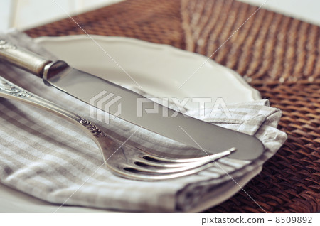 White plate, fork and knife 8509892