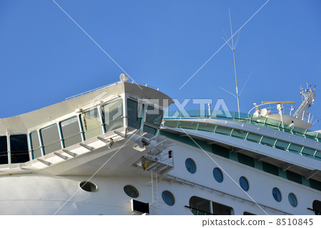 large passenger boat, floating hotel, the rich 8510845