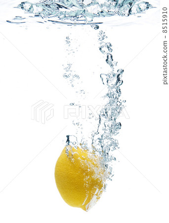 Bubbles in blue water 8515910