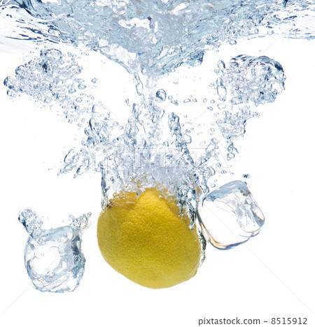 Bubbles in blue water 8515912