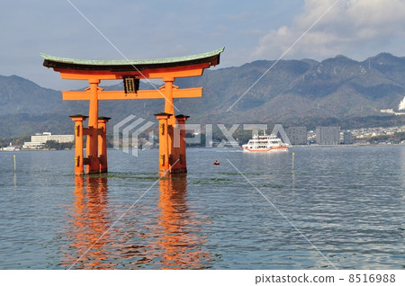 Aki's Miyajima Itsukushima Shrine Torii Aki's Miyajima Itsukushima Shrine Torii 8516988