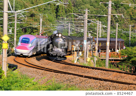 E6 series C61 New and old vehicles running along parallel run Ouhachi line E6 series C61 New and old vehicles running along parallel run Ouhachi line 8524467