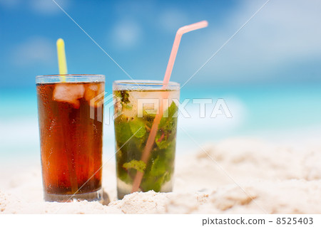 Tropical cocktails Tropical cocktails 8525403