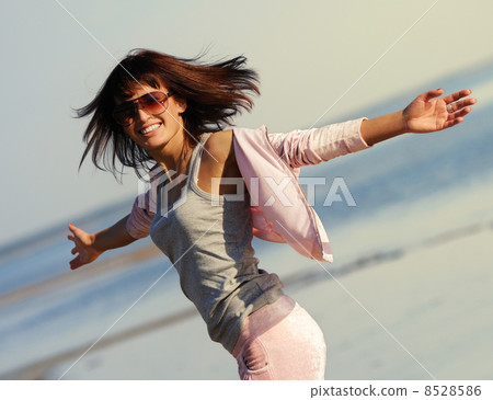 Young woman relaxing on the beach 8528586