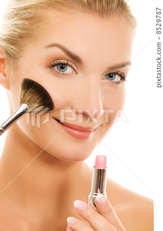 Beautiful young woman with a make-up brush. 8529787