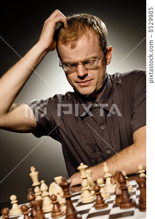 Thoughtful chess master 8529985